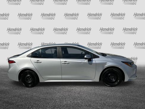 Used 2022 Toyota Corolla LE FWD image 11
