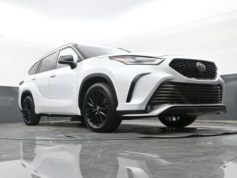 Used 2023 Toyota Highlander XSE FWD image 27
