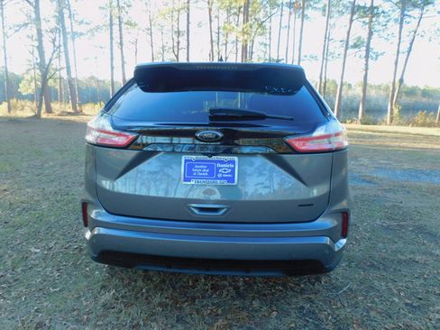 Used 2022 Ford Edge SE w/ Black Appearance Package image 4