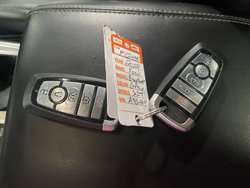 Used 2022 Ford Explorer XLT w/ Equipment Group 202A image 28