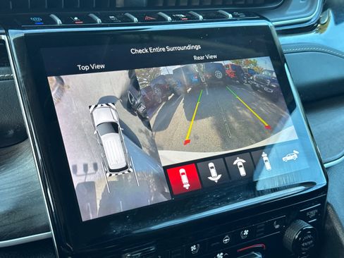 Used 2023 Jeep Grand Cherokee 30th Anniversary image 28