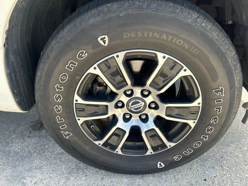 Used 2021 Nissan Titan SV RWD image 9