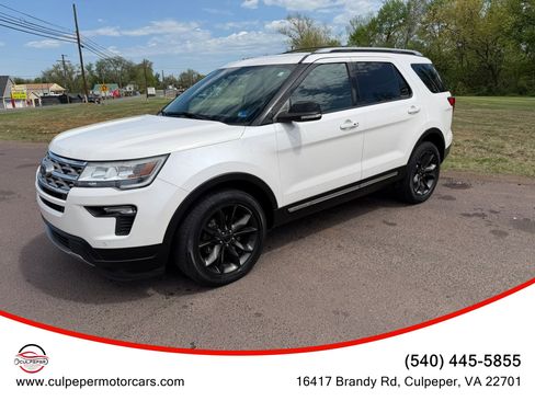 Used 2018 Ford Explorer XLT w/ Equipment Group 202A image 2