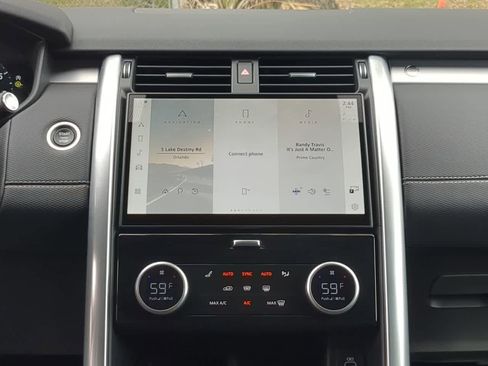 Used 2025 Land Rover Discovery Dynamic SE image 30