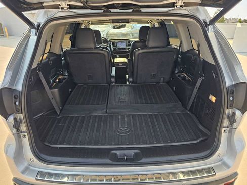 Used 2015 Toyota Highlander Limited w/ Driver Technology Package FWD image 16