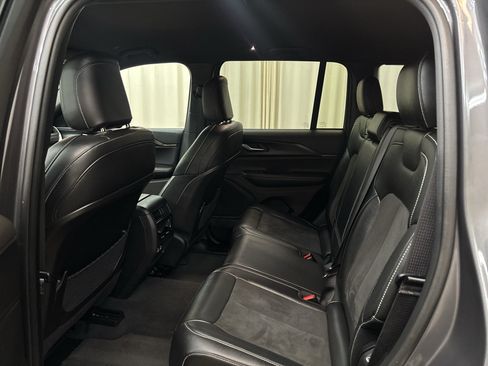 Used 2023 Jeep Grand Cherokee Altitude AWD/4WD image 23