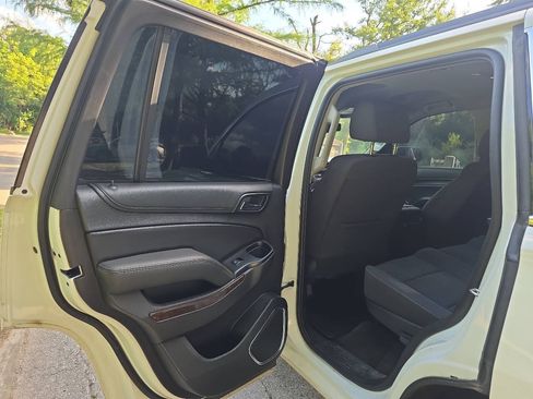 Used 2018 Chevrolet Tahoe LS w/ Enhanced Driver Alert Package RWD image 19