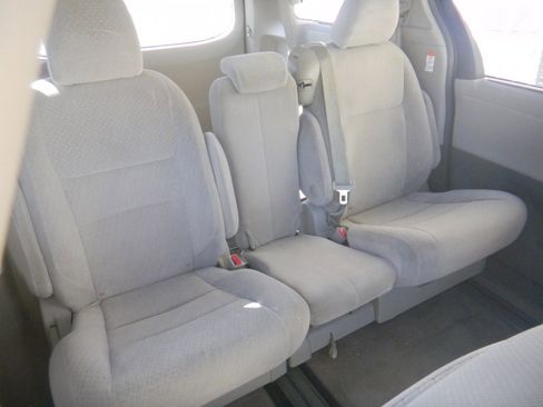Used 2015 Toyota Sienna LE image 15