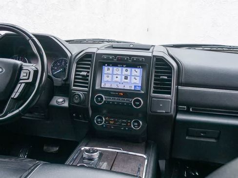 Used 2019 Ford Expedition Limited w/ Equipment Group 302A AWD/4WD image 11