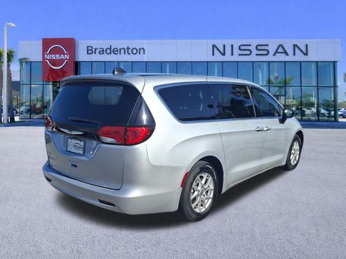 Used 2024 Chrysler Voyager LX FWD image 5