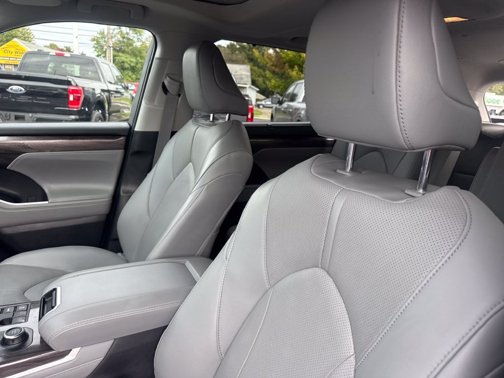 Used 2023 Toyota Highlander Limited AWD/4WD image 27