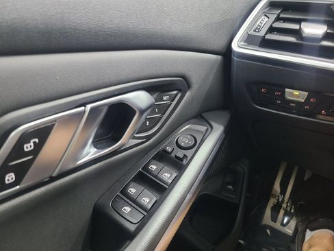 Used 2019 BMW 330i Sedan w/ M Sport Package RWD image 30
