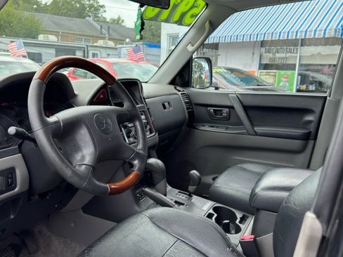 Used 2001 Mitsubishi Montero Limited AWD/4WD image 2