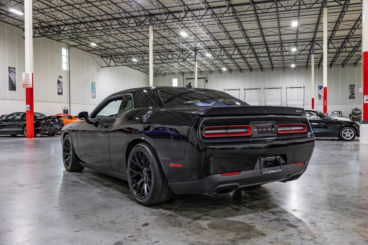 Used 2016 Dodge Challenger SRT Hellcat RWD image 5