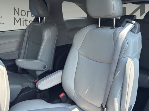 Used 2023 Toyota Sienna XLE FWD image 22