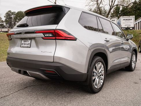 Used 2024 Toyota Grand Highlander Platinum image 8