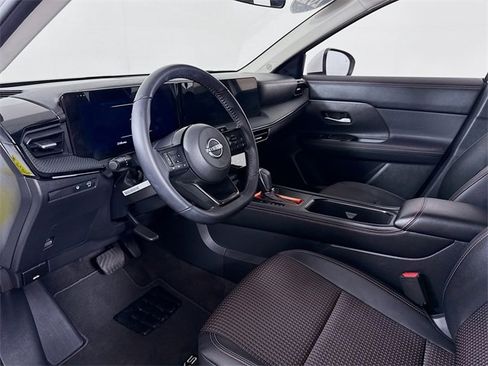 Certified 2025 Nissan Kicks SR image 7