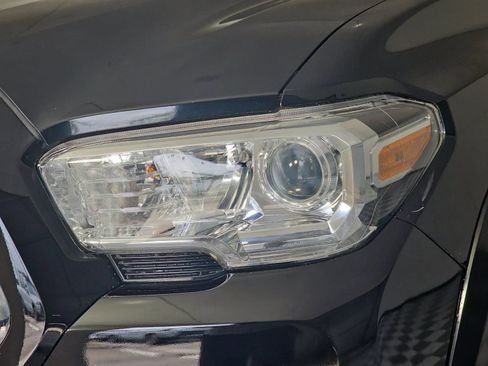 Used 2022 Toyota Tacoma SR5 w/ Technology Package RWD image 27