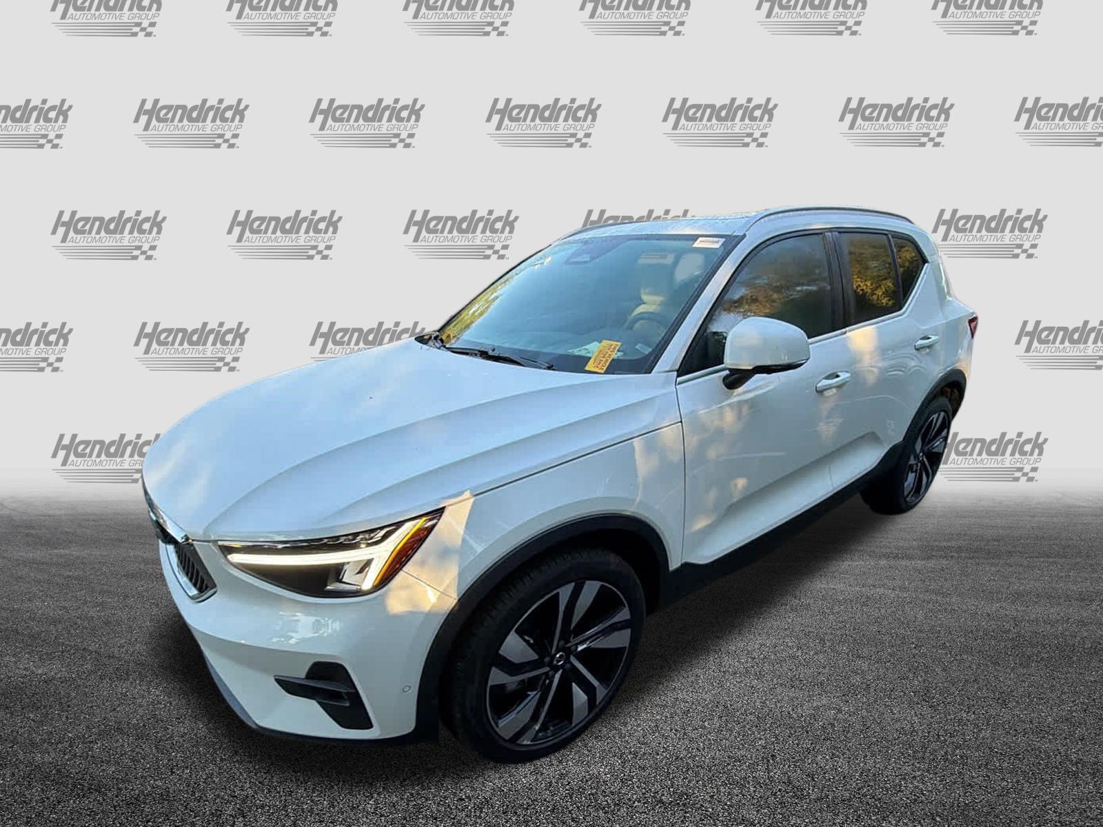 Used 2024 Volvo XC40 B5 Plus w/ Protection Package Premier AWD/4WD image 8