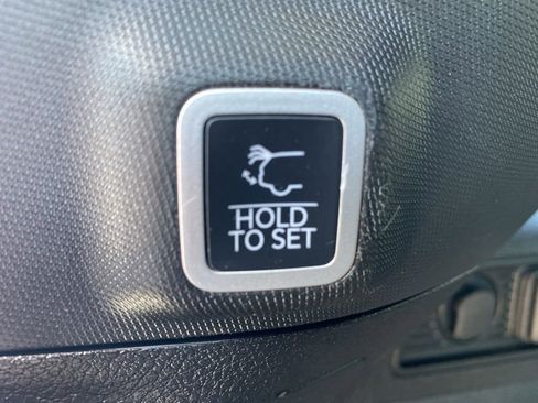Certified 2024 Jeep Grand Cherokee Altitude AWD/4WD image 17