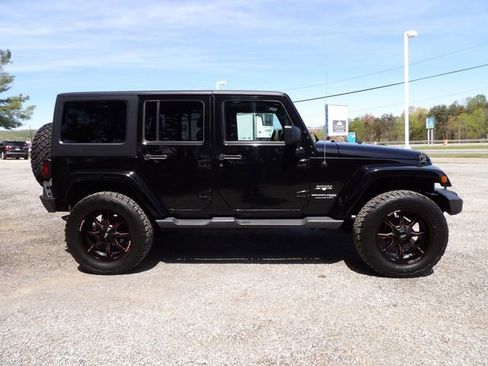 Used 2018 Jeep Wrangler Unlimited Sahara image 5