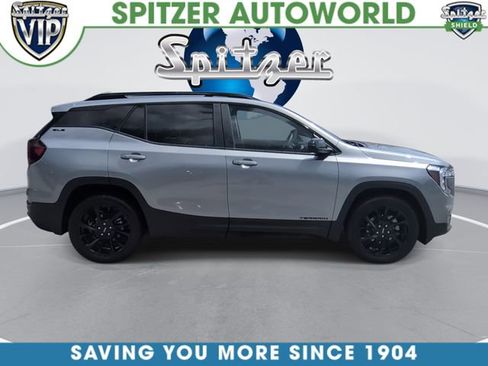 Used 2023 GMC Terrain SLE w/ Driver Convenience Package image 10