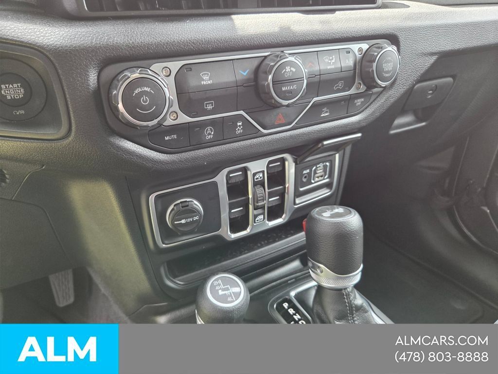 Used 2025 Jeep Wrangler Unlimited Sport AWD/4WD image 19