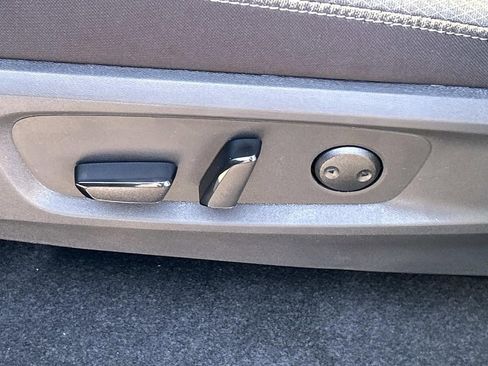 New 2026 Nissan Pathfinder SV w/ SV Premium Package FWD image 16