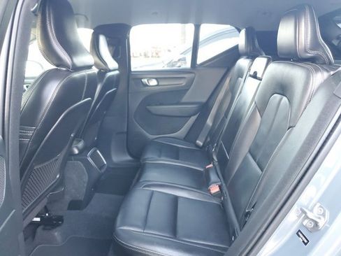 Used 2021 Volvo XC40 T5 Momentum w/ Protection Package Premier image 10
