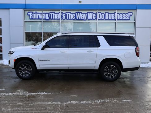 Certified 2024 Chevrolet Suburban Z71 w/ Luxury Package image 7