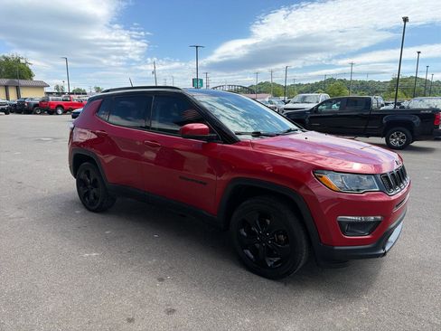 Used 2018 Jeep Compass Latitude AWD/4WD image 3