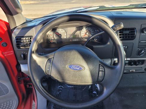Used 2006 Ford F250 XLT image 9
