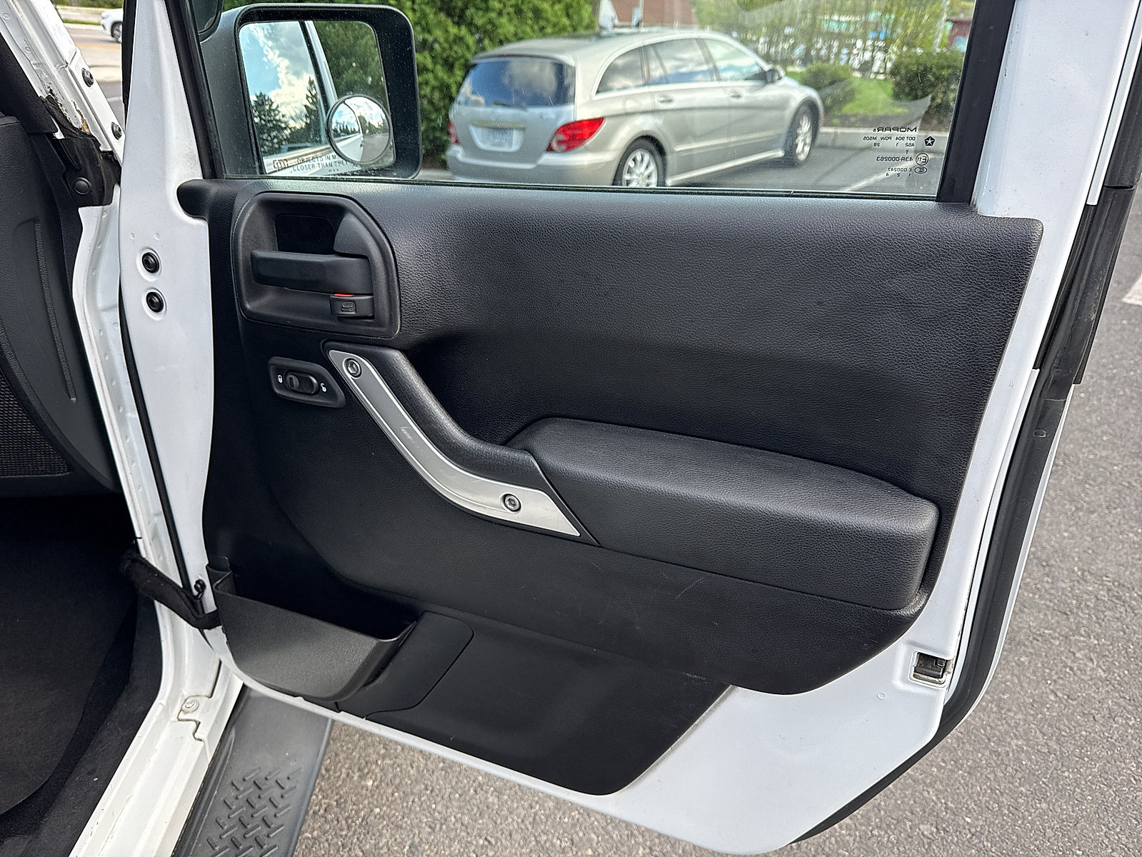 Used 2012 Jeep Wrangler Sahara AWD/4WD image 27