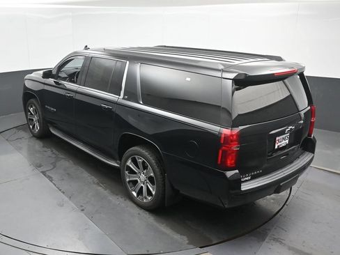 Used 2018 Chevrolet Suburban LT AWD/4WD image 38