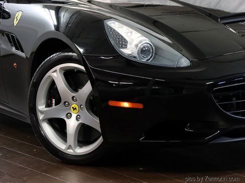 Used 2010 Ferrari California image 3
