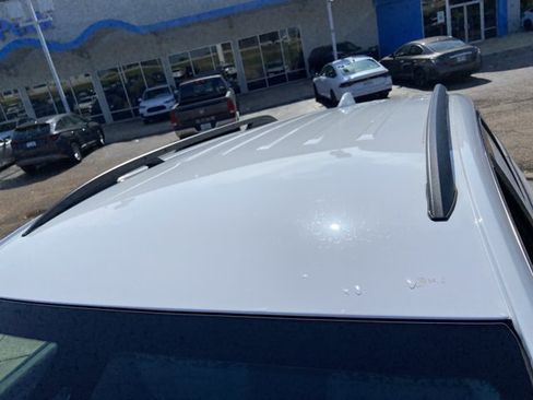 Used 2024 GMC Terrain SLE w/ Driver Convenience Package FWD image 28