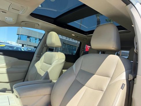 Used 2015 Nissan Murano Platinum w/ Platinum Technology Package AWD/4WD image 13