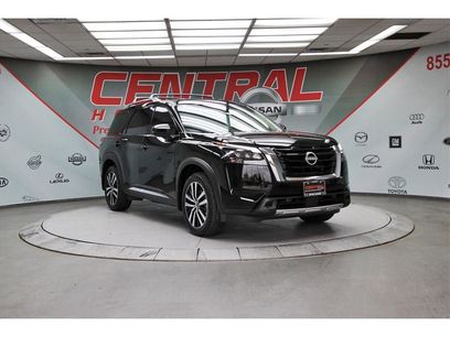 New 2025 Nissan Pathfinder Platinum w/ Cargo Package
