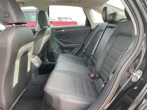 Used 2024 Volkswagen Jetta SE image 8