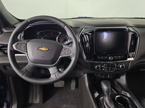 Used 2023 Chevrolet Traverse LT w/ LT Premium Package image 9