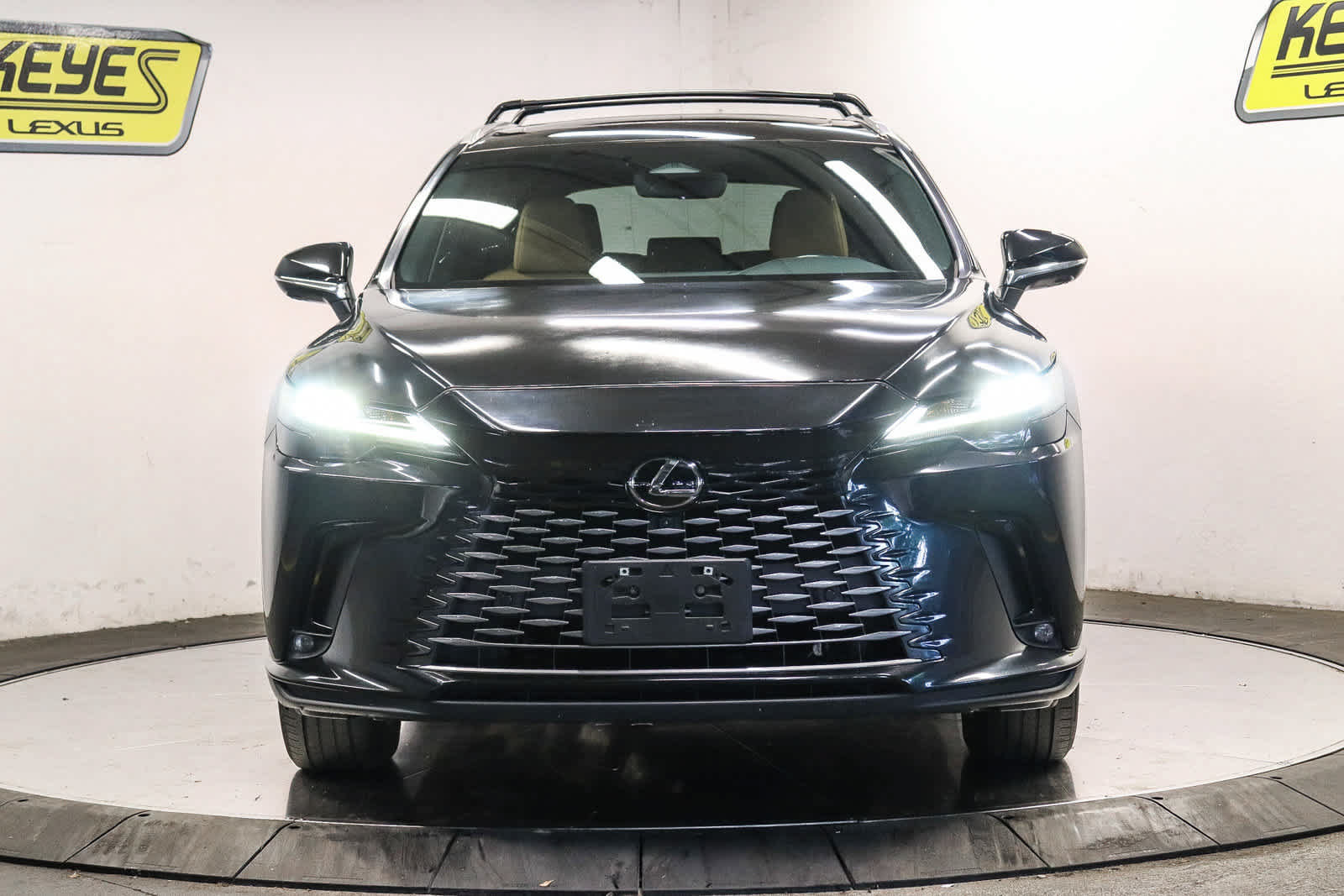 Used 2024 Lexus RX 350h w/ Convenience Package AWD/4WD image 2