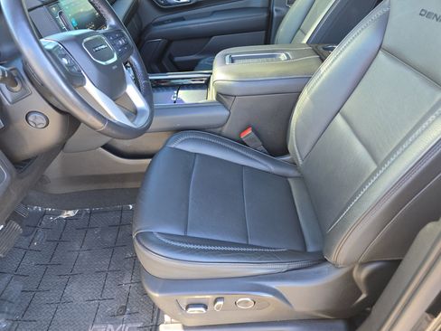Used 2021 GMC Yukon Denali w/ Denali Premium Package image 23