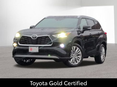 Certified 2026 Toyota Highlander Platinum AWD/4WD image 1