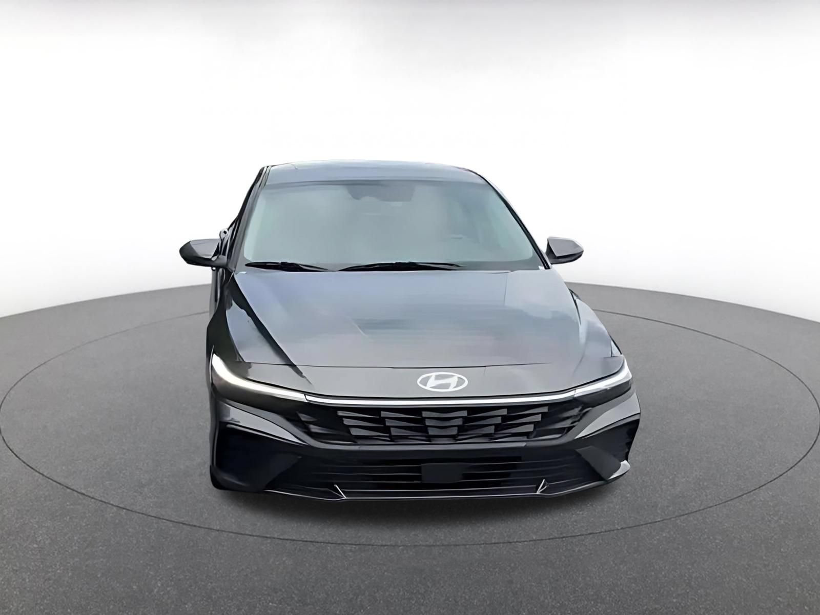 Used 2025 Hyundai Elantra Limited FWD image 4