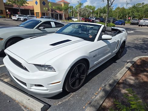 Used 2014 Ford Mustang GT Premium w/ Equipment Group 402A RWD image 2