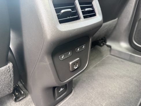 Used 2023 Chevrolet Equinox Premier image 20