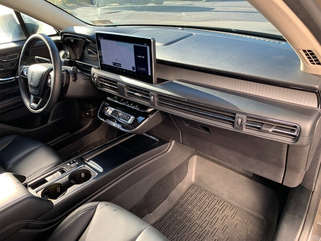 Certified 2025 Lincoln Corsair AWD image 12