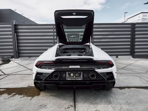 Used 2020 Lamborghini Huracan EVO image 23