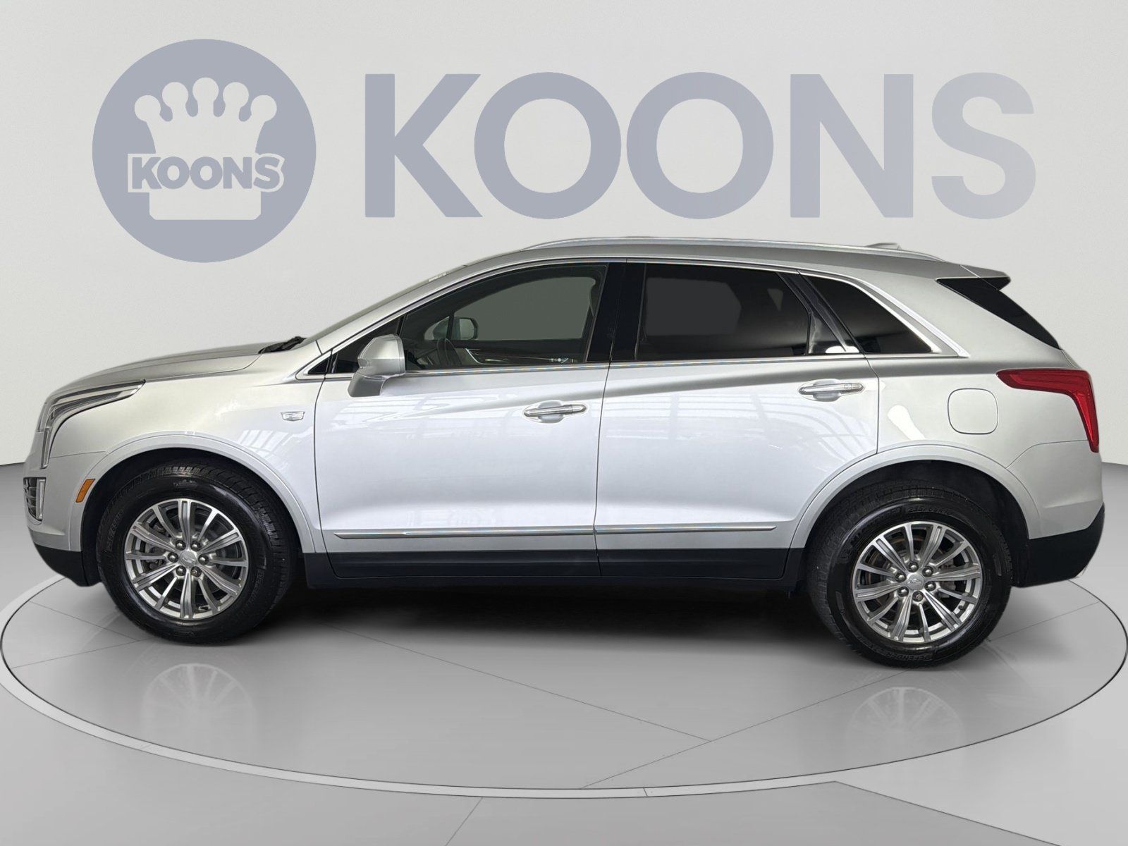 Used 2018 Cadillac XT5 Luxury w/ Driver Awareness Package AWD/4WD image 2