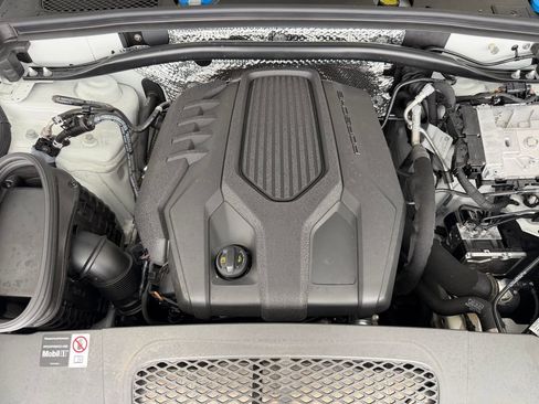 Certified 2026 Porsche Macan AWD/4WD image 27